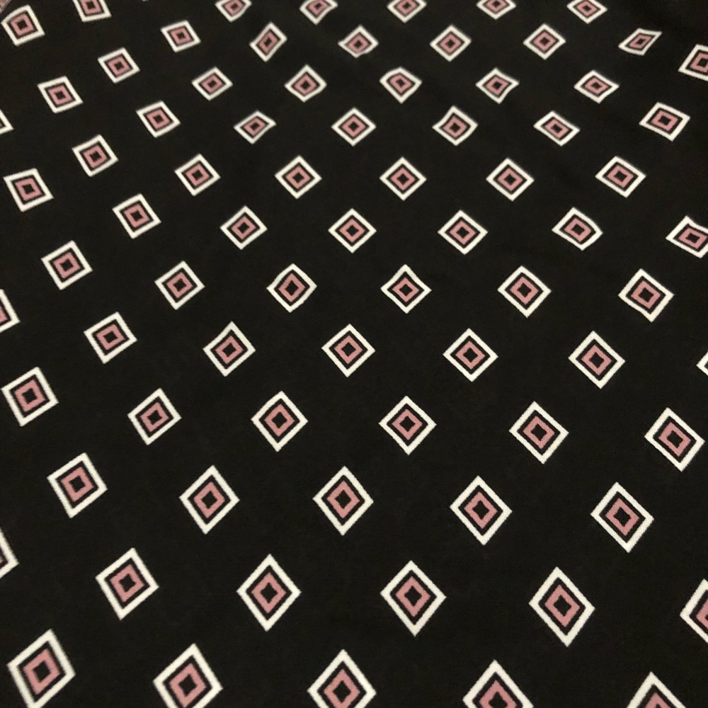 Diamond Patterned Ladder-back Blouse - Picture 6 of 6